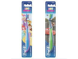 ORAL-B ESCOVA KIDS PRINCESA/CARS 3+ ANOS